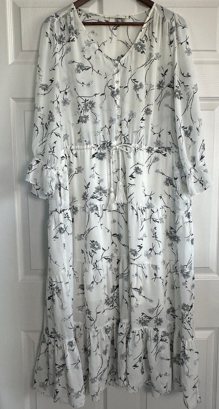 Ellison Maxi Dress Size Large White Black Floral Garden Artsy Lightweight EUC